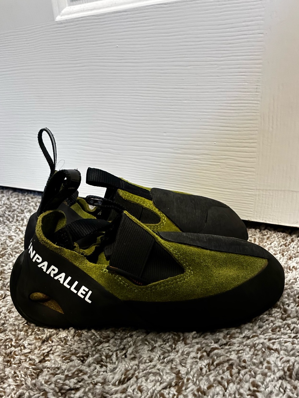 Up Mocc Climbing Shoe - Women 7 / men 5.5 - Olive Green Slip-On
Climbing Shoes